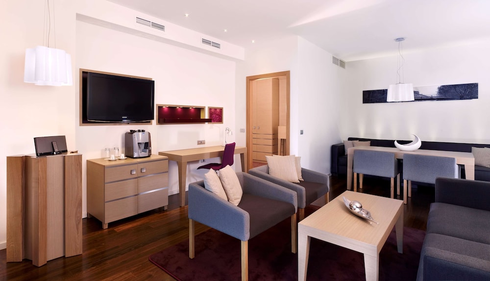 King One Bedroom Suite - Photo 1