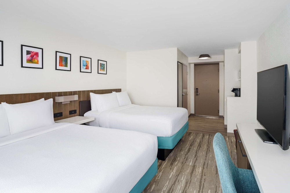 Room, 2 Queen Beds - Photo 3