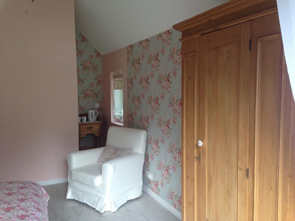 Deluxe Double Room (Shower) - Photo 4