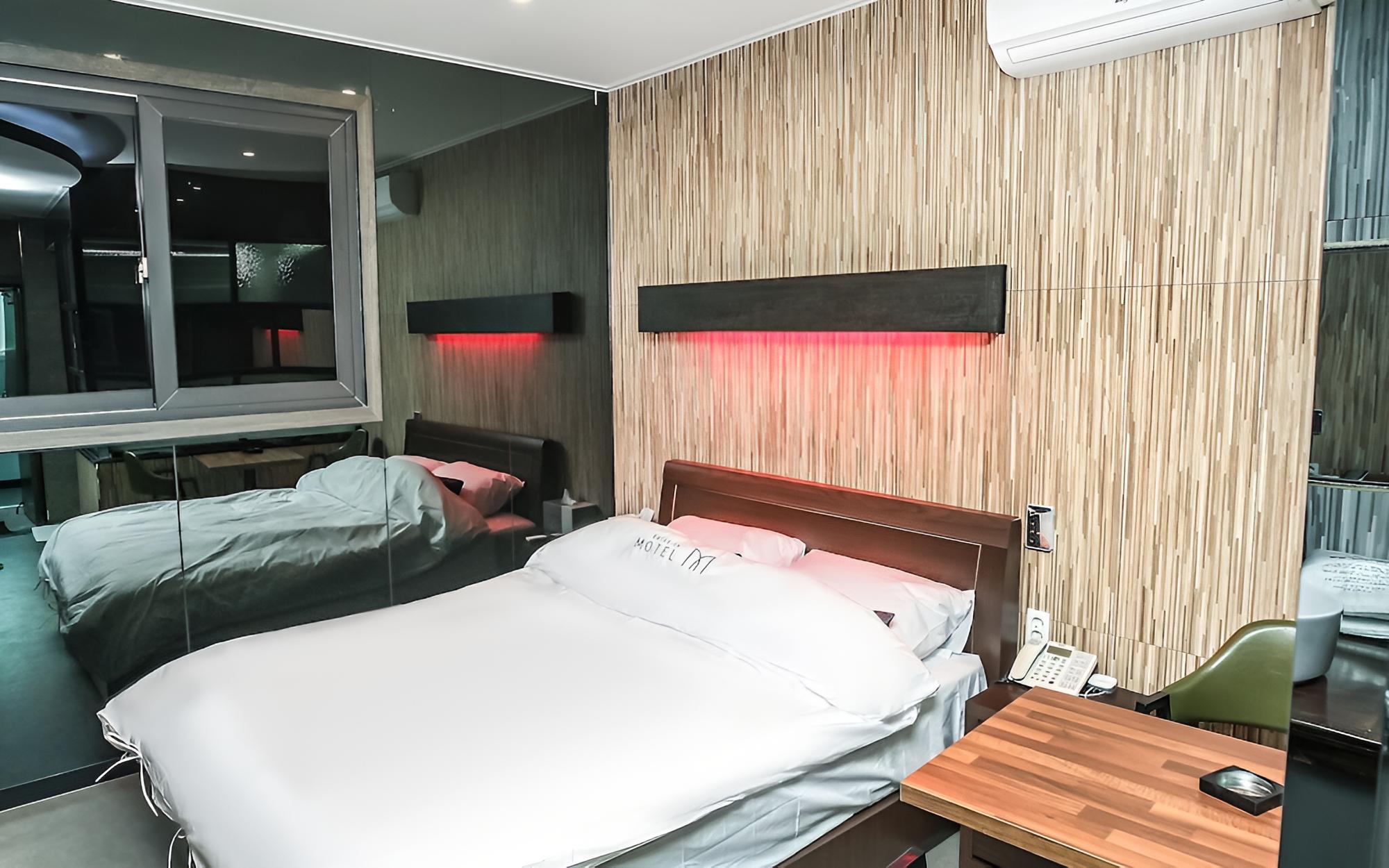 Room (Standard Room) - Photo 16