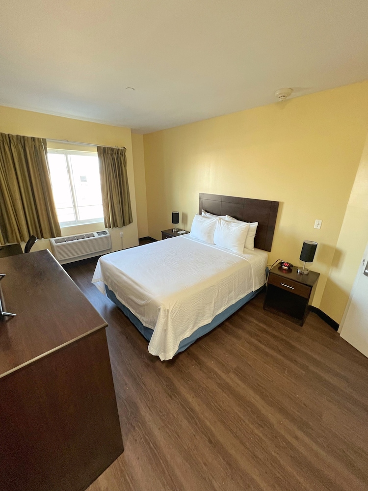 Standard Single Room, 1 Queen Bed photo 2