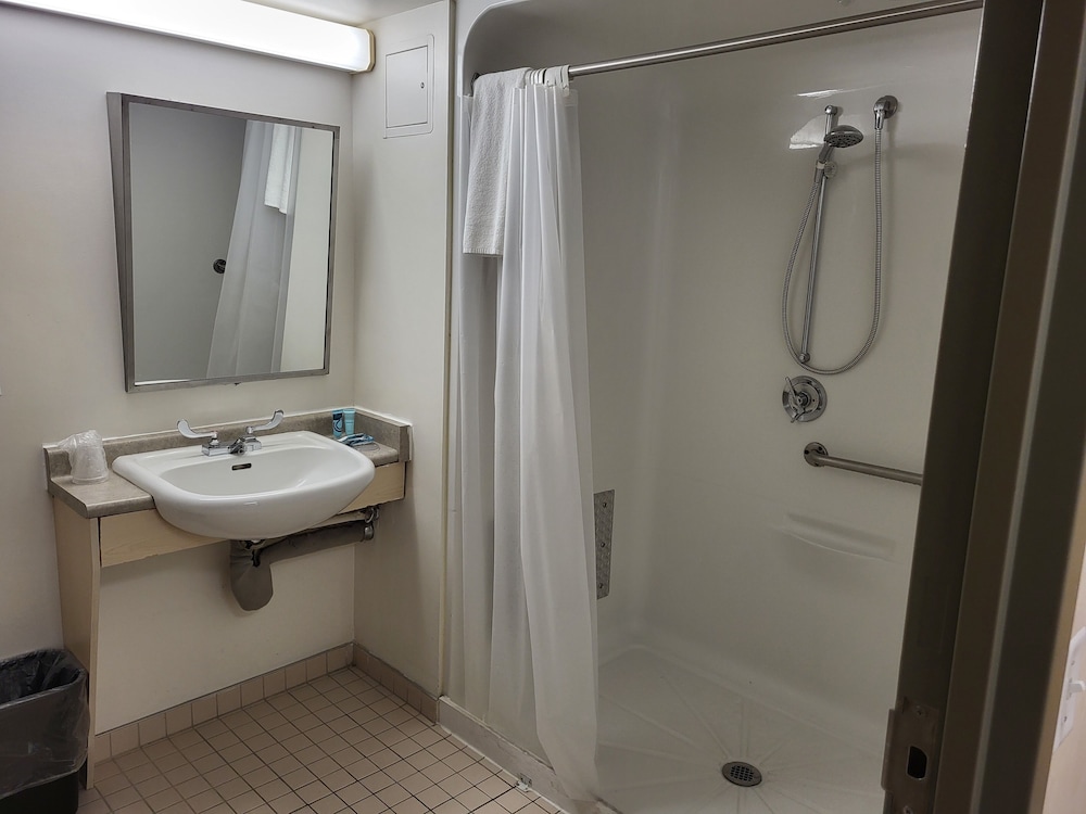 Standard Double Room, Accessible photo 3