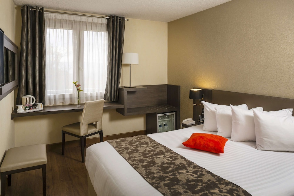 Comfort Room, 1 Queen Bed, Non Smoking, Hill View - Photo 1