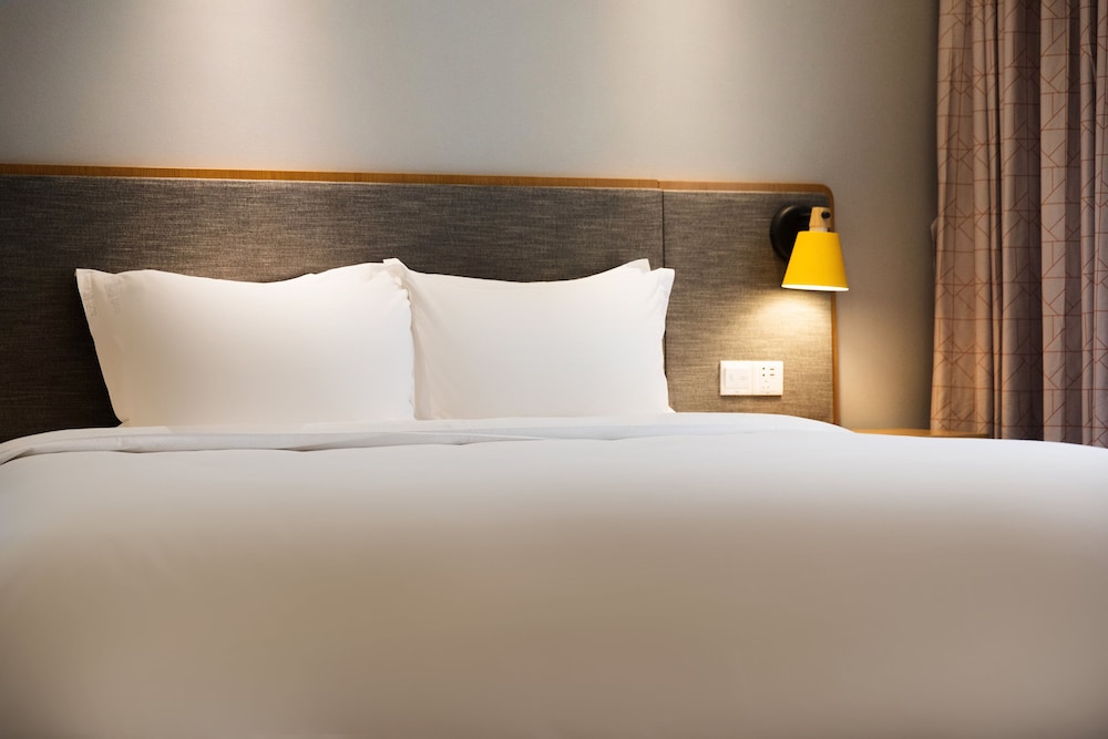 Standard Room, 1 King Bed photo 2