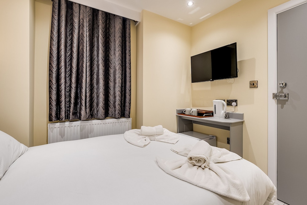 Luxury Double Room, Ensuite (Small) photo 3
