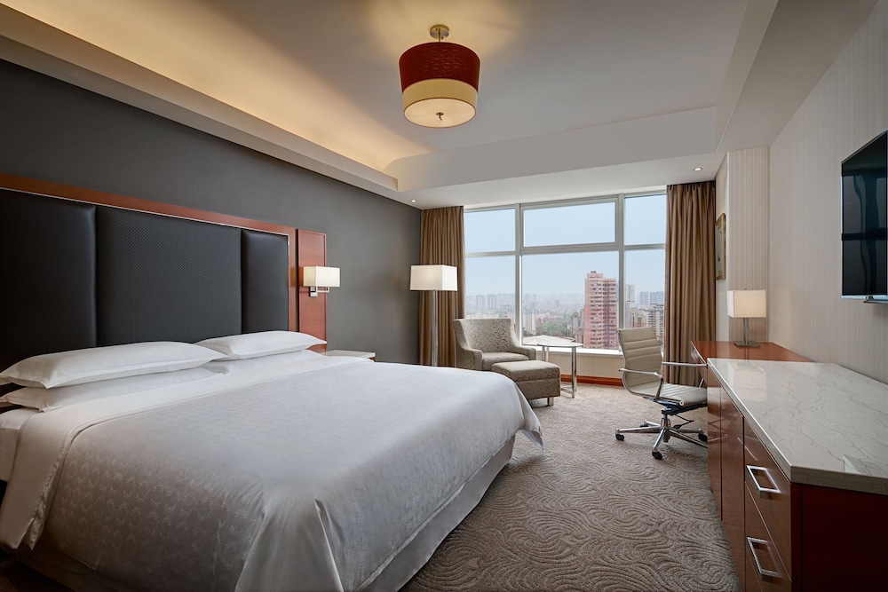 Club Room, 1 King Bed