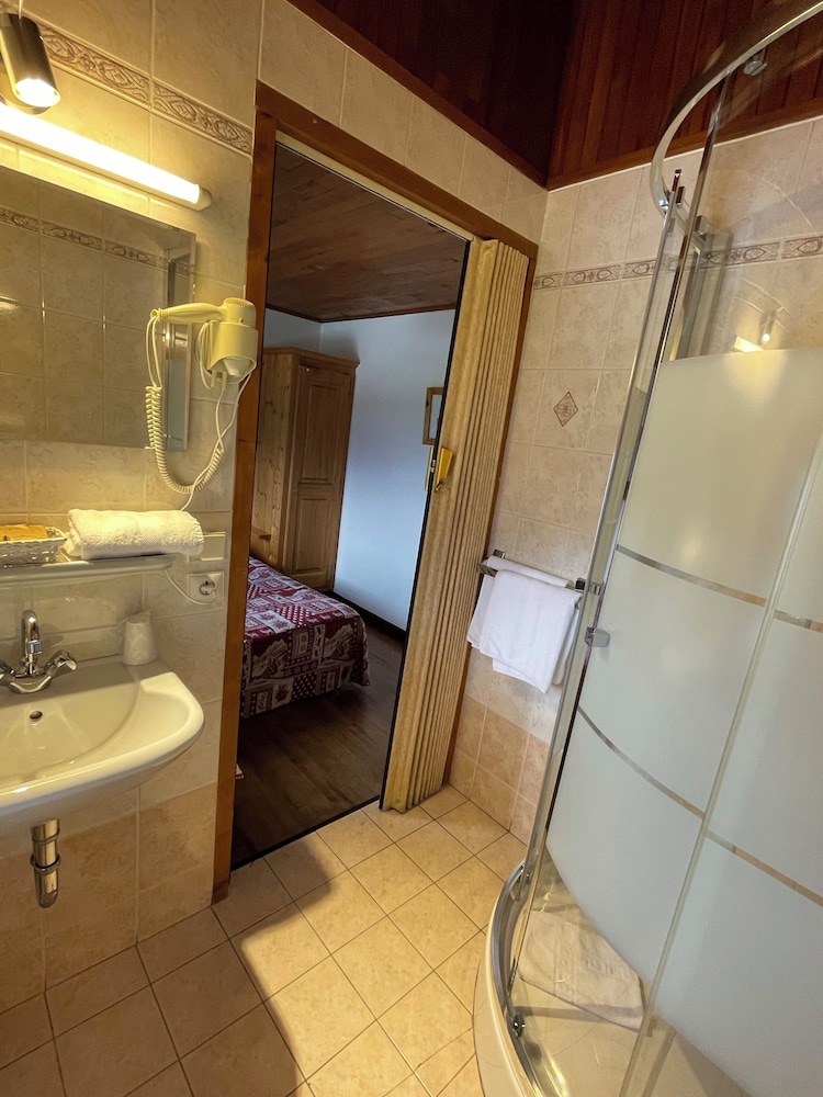 Standard Double Room photo 3