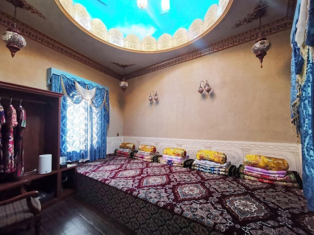 Basic Suite, Courtyard View