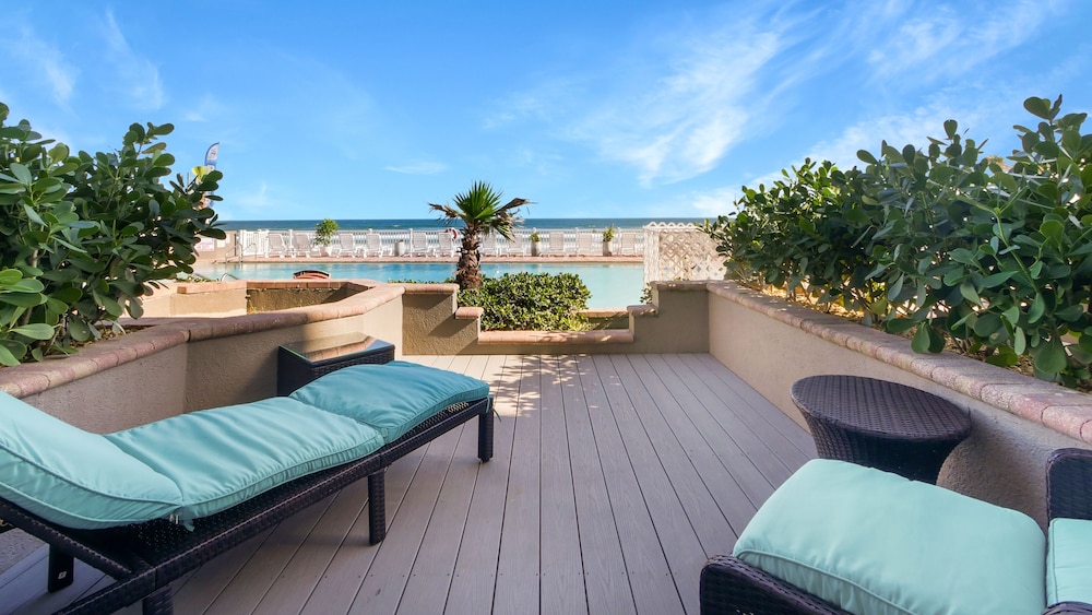 Standard Room, 2 Queen Beds, Oceanfront - Photo 5