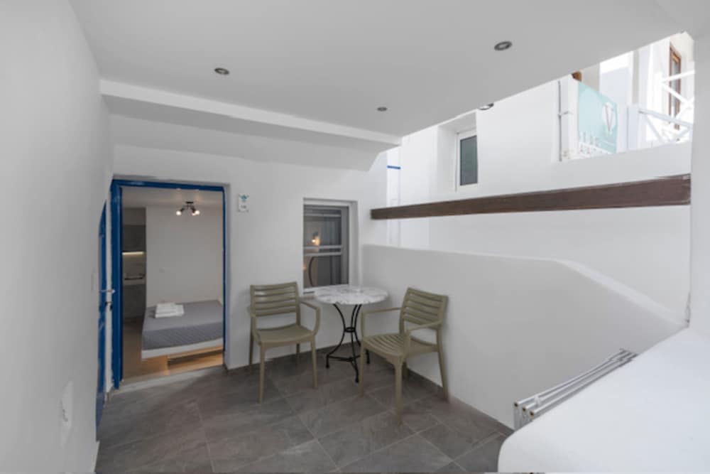 Economy Double Room photo 3