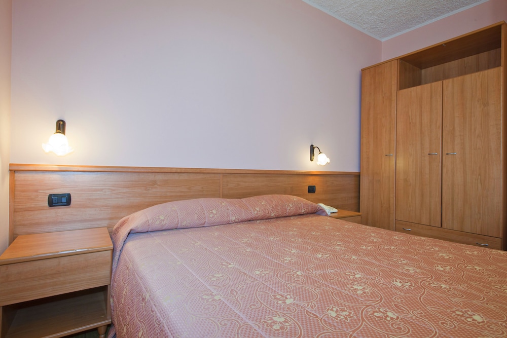 Standard Double or Twin Room photo 3