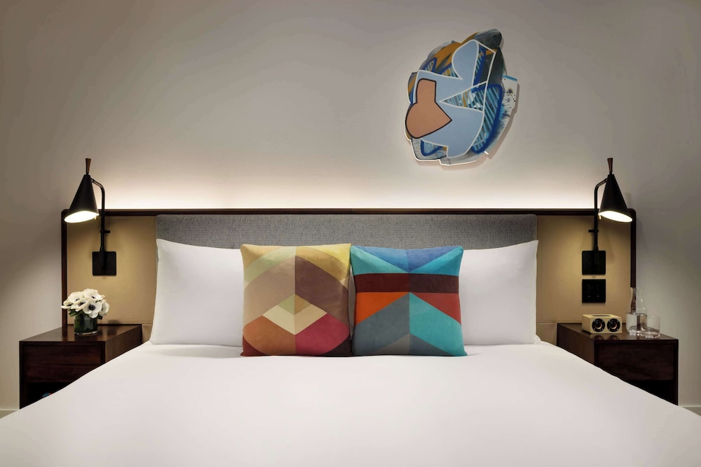 Deluxe Suite, 1 King Bed with Sofa bed