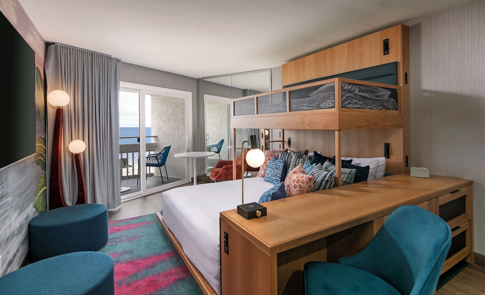 Suite, 1 King Bed, Balcony, Ocean View - Photo 1