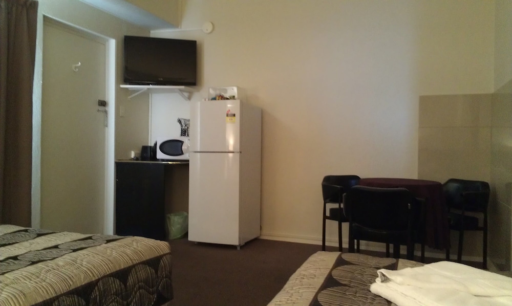 Standard Room, Non Smoking, Refrigerator photo 3