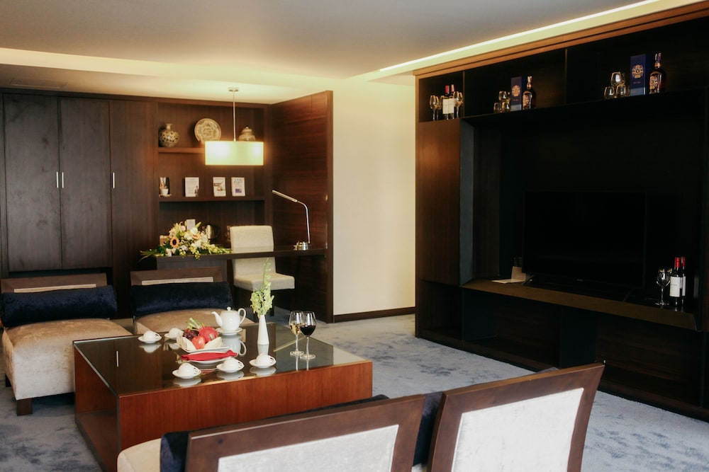 Central Executive Suite, Bay View - Photo 3