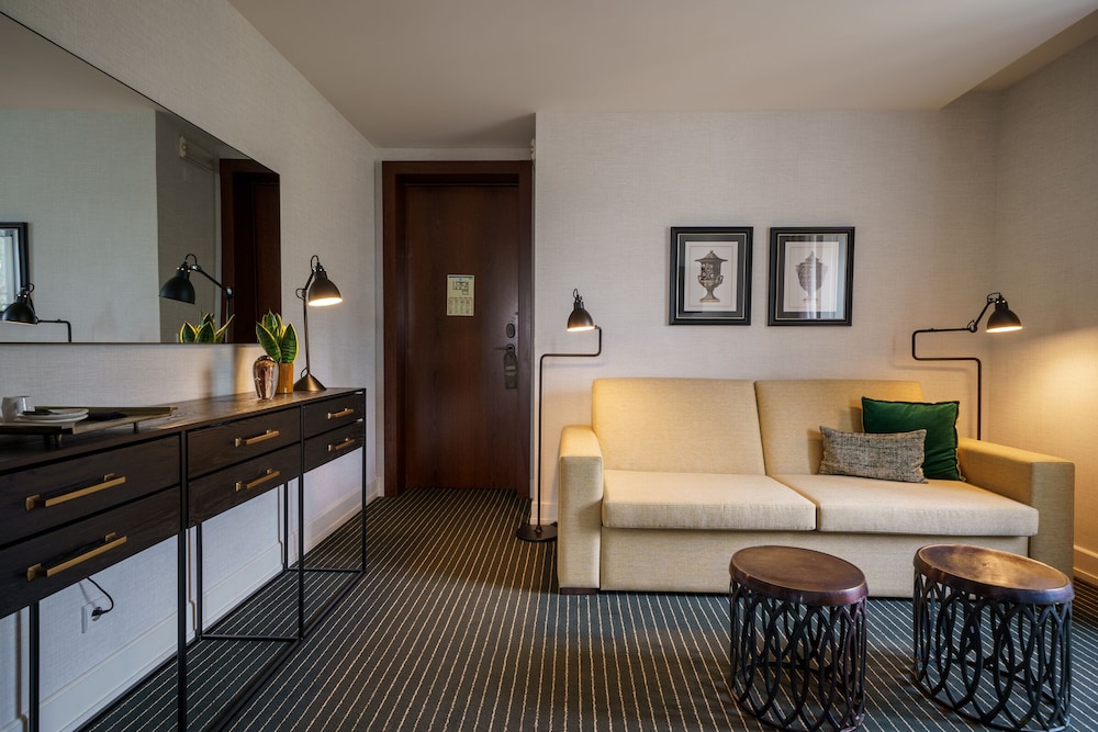 Suite - Photo 7
