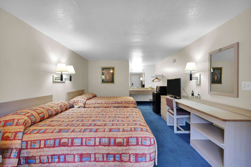 Room, 2 Double Beds, Accessible photo 1