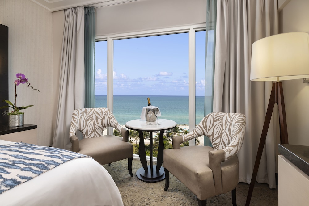 Superior Room, 1 King Bed with Sofa bed, Ocean View thumbnail 6
