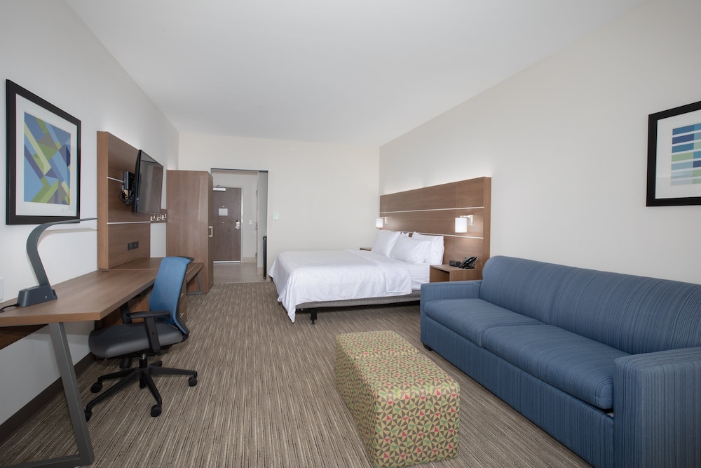 Suite, 1 King Bed - Photo 3
