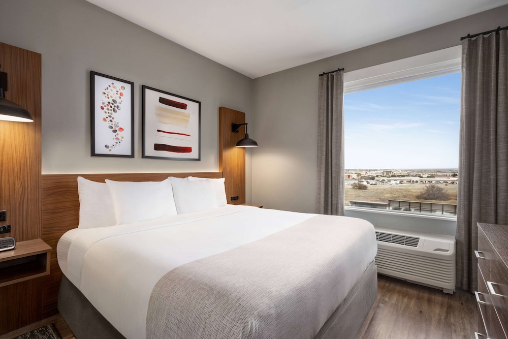 Room, 1 King Bed, Accessible, Non Smoking (Bathtub w/ Grab Bars) photo 2