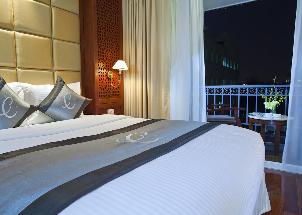 Deluxe Room, 1 King Bed, Balcony, City View