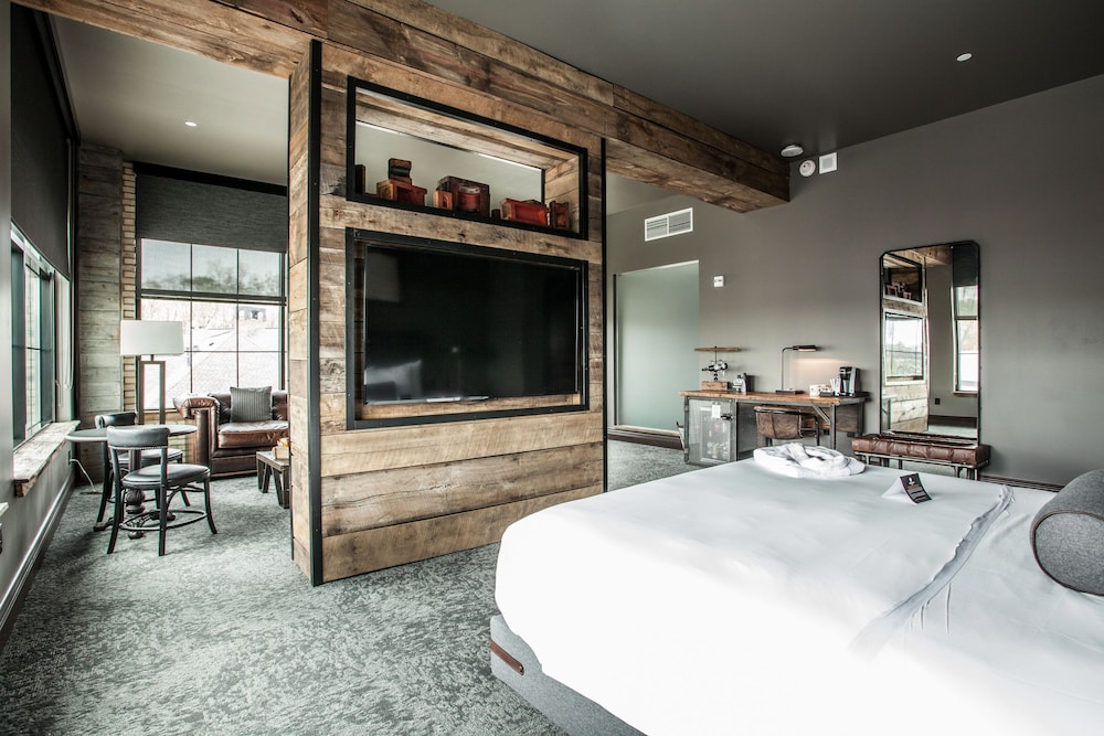 Legacy Suite ADA photo 2