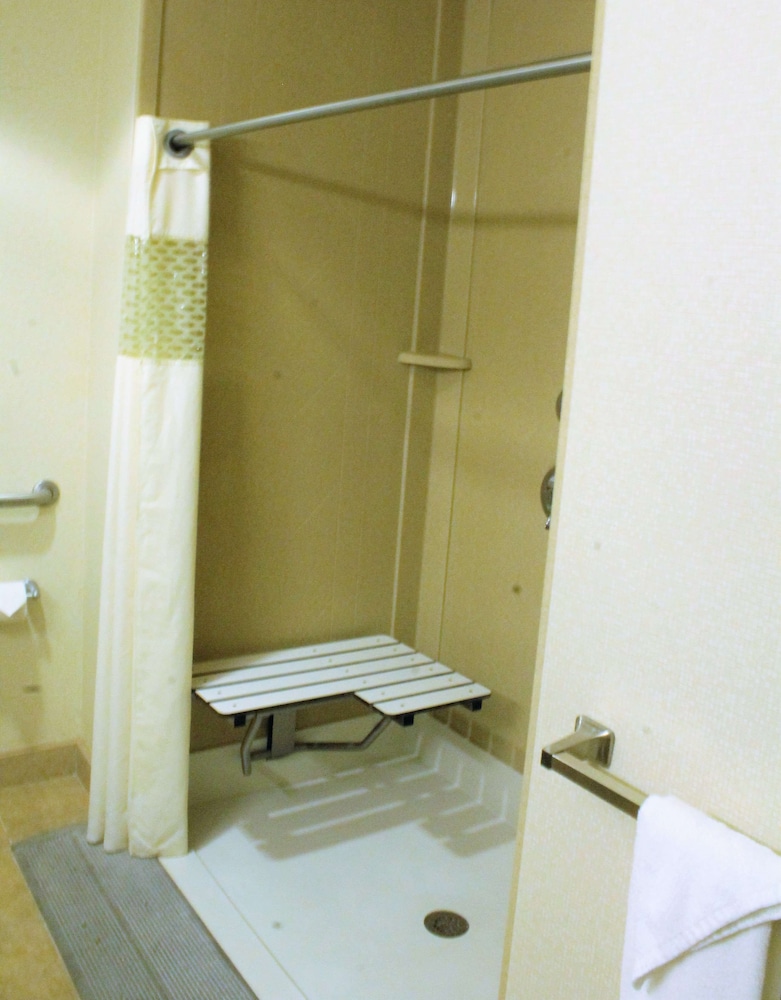 Room, 2 Queen Beds, Accessible, Non Smoking - Photo 6