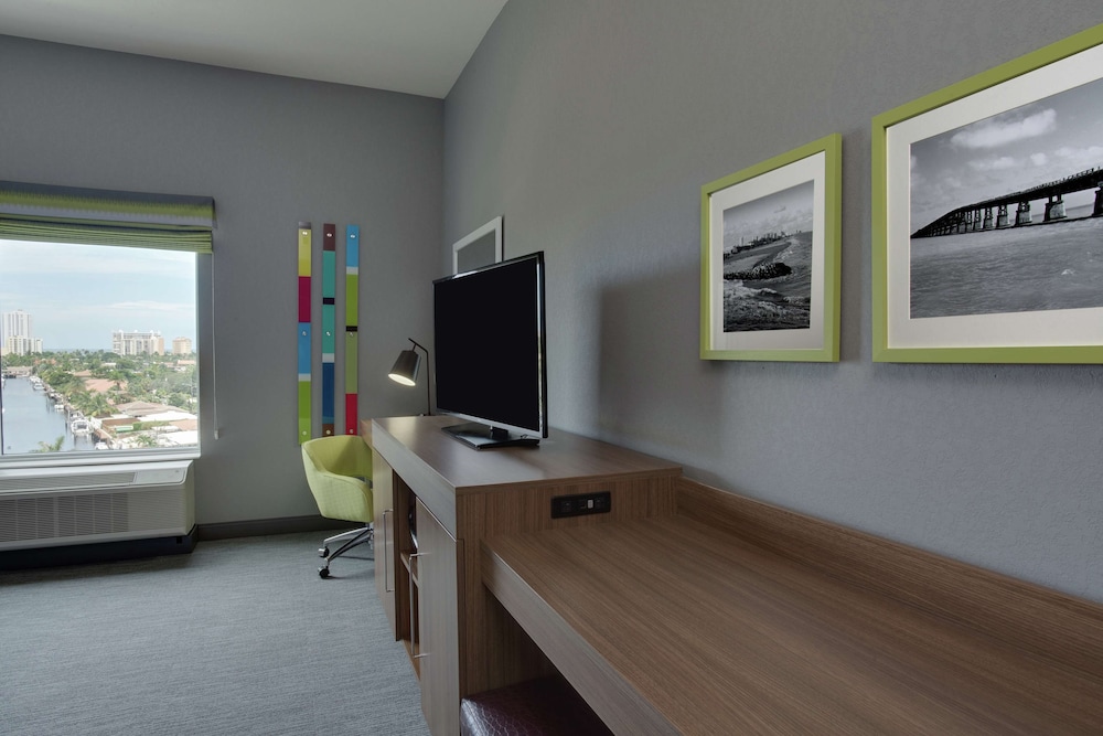 Room, 2 Queen Beds, Accessible, Bathtub