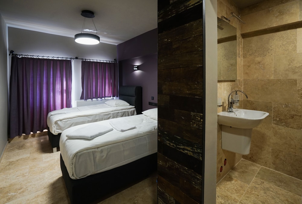Standard Twin Room - Photo 3