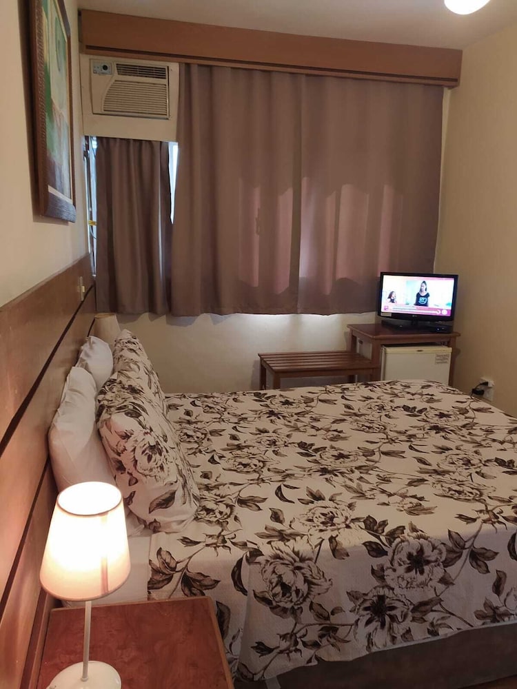 Standard Room, 2 Queen Beds - Photo 2
