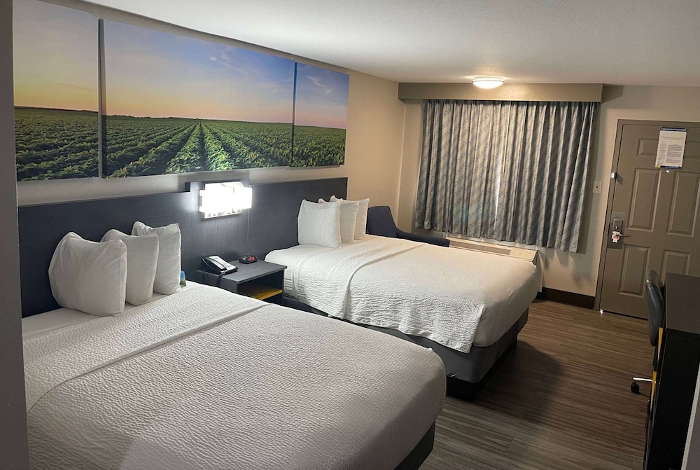 Standard Room, 2 Queen Beds, Smoking photo 2