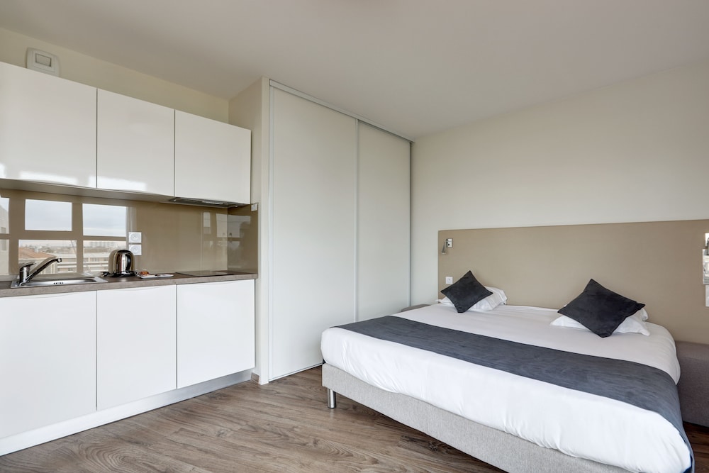 Superior Studio, (1 Double Bed) thumbnail 5