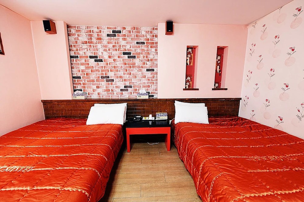 Twin Room, 2 Double Beds photo 1