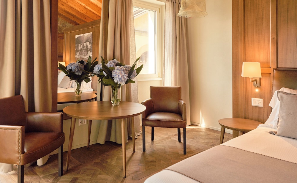 Panoramic Studio Suite, Terrace, Lake View photo 3