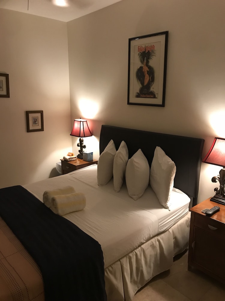 Economy Room, 1 Queen Bed, Shared Bathroom ( Room 23B / no window)