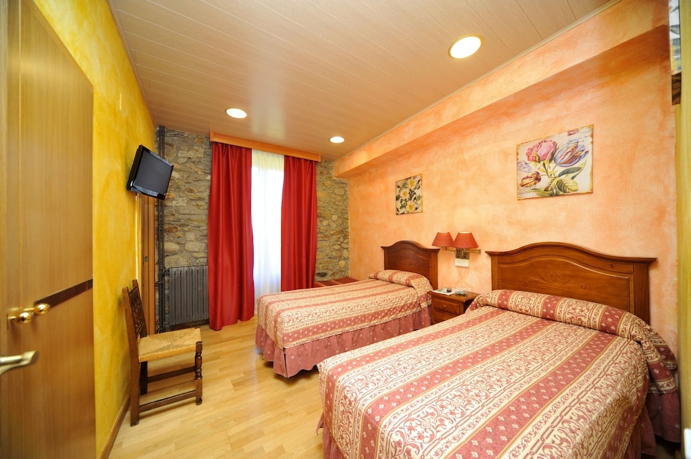 2 dias de forfait en Espot esqui - 1 noche de hotel en Habitacion cuadruple