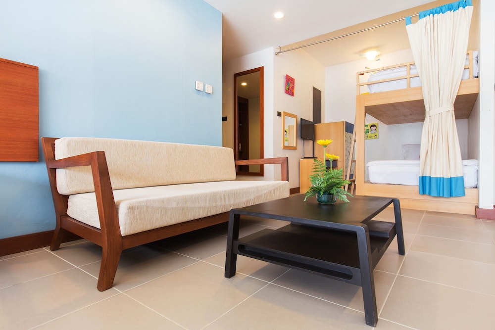 Family Room - Photo 4