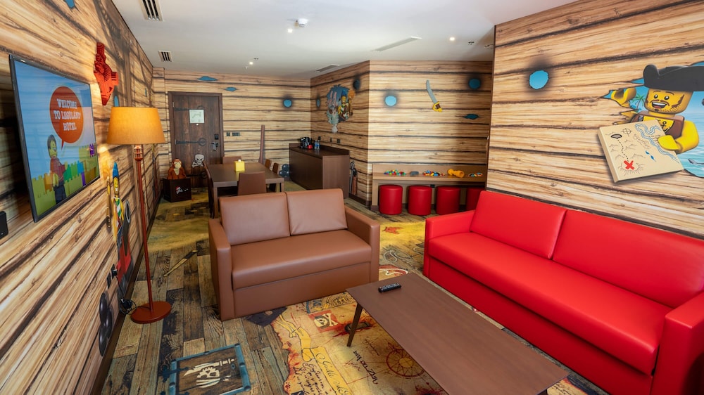 Pirate Fully Themed Family Suite with park access photo 2