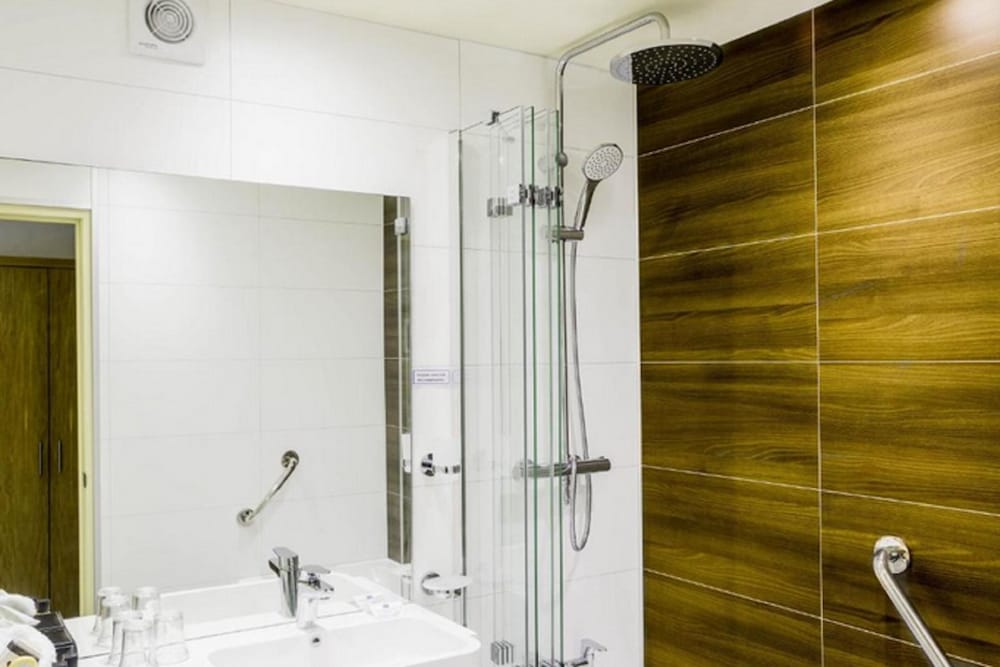 Standard Double Room - Photo 9