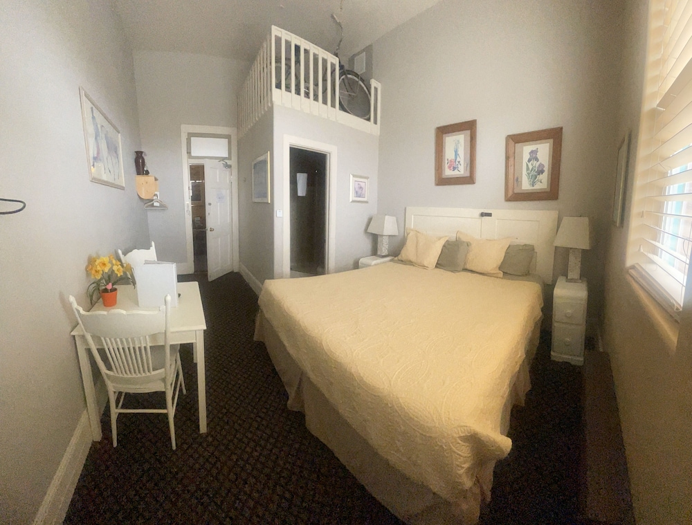 Standard Room photo 3