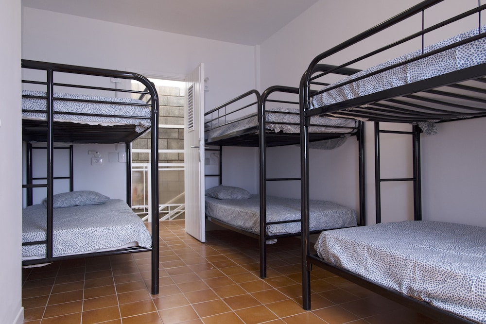 Dormitorio Compartido Estándar, Baño Compartido (XXVIII)