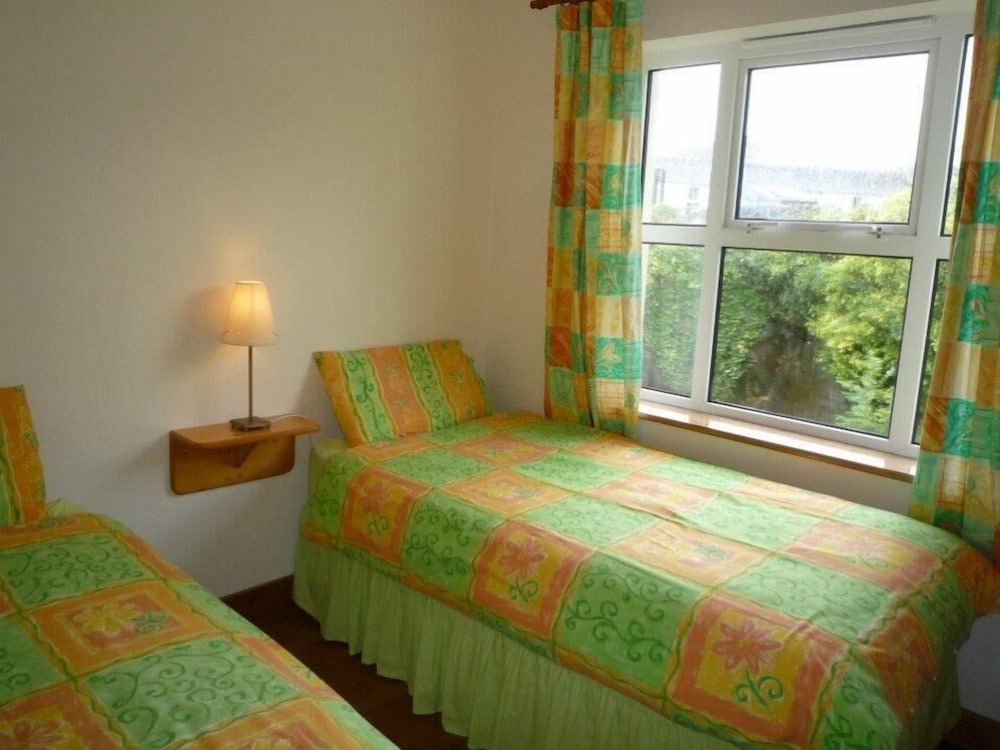 House, 2 Bedrooms photo 2