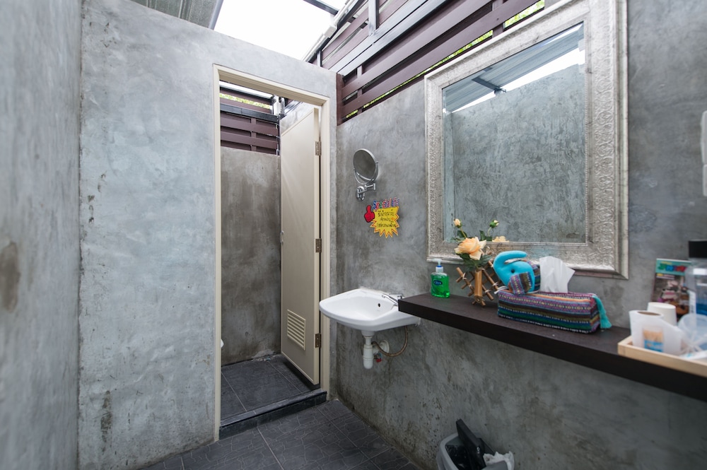 4 Bed Mixed Dormitory photo 2