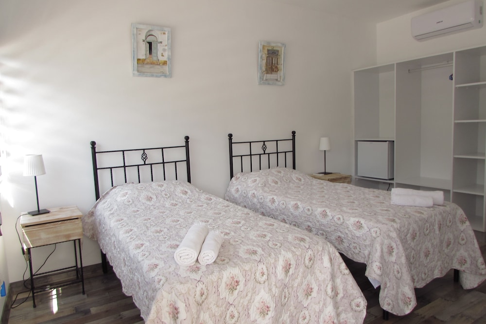 Standard Twin Room, Multiple Beds, Private Bathroom