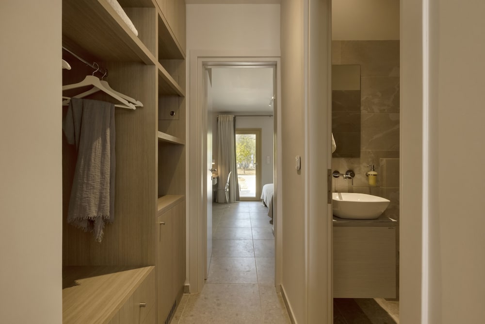 Standard Double or Twin Room, Ocean View photo 3