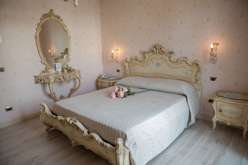 Deluxe Triple Room photo 2