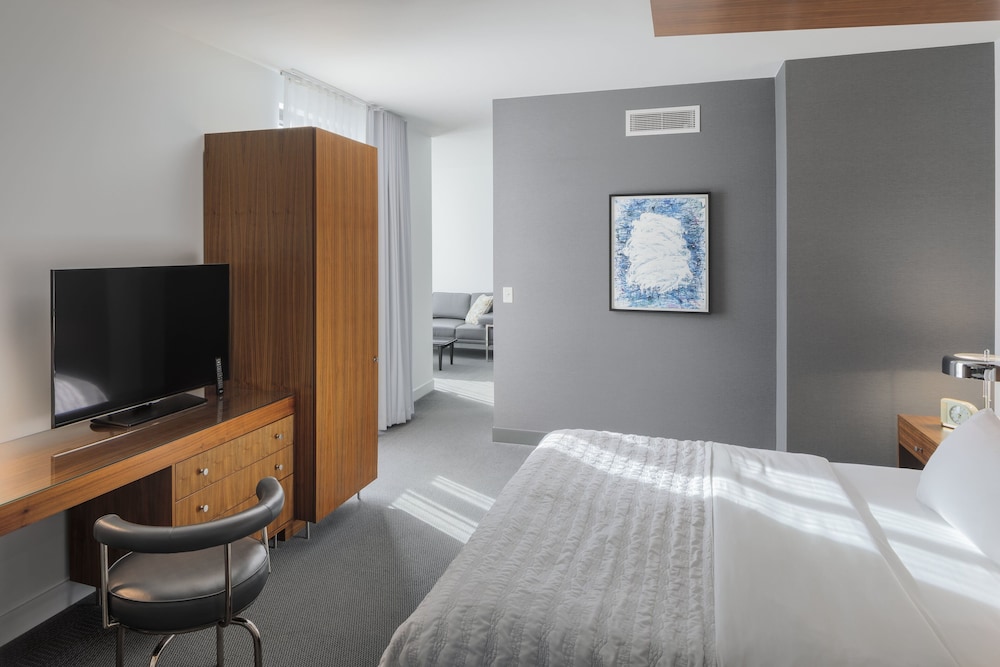 Deluxe Suite, 1 Bedroom, City View photo 3