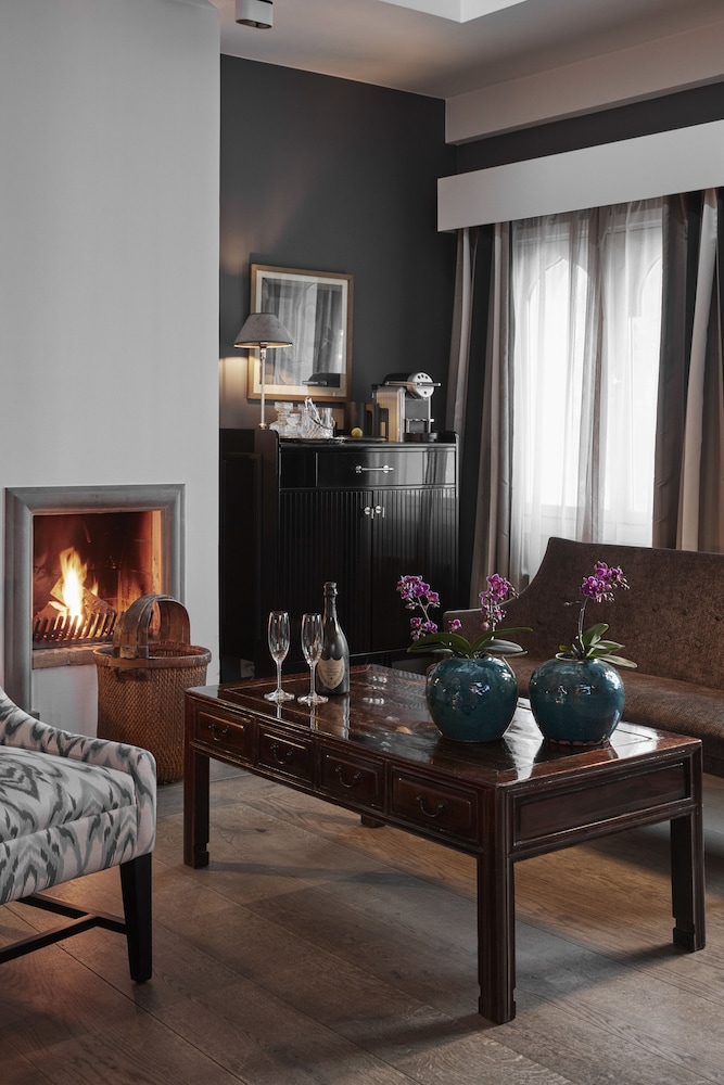 Premium Studio Suite, Corner