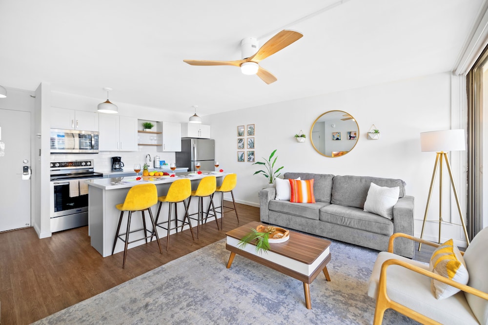 High Floor Ocean View Condo w/ 2 Beds and Parking: Design Apartment, 1 Bedroom, Balcony, Partial Ocean View (0094) photo
