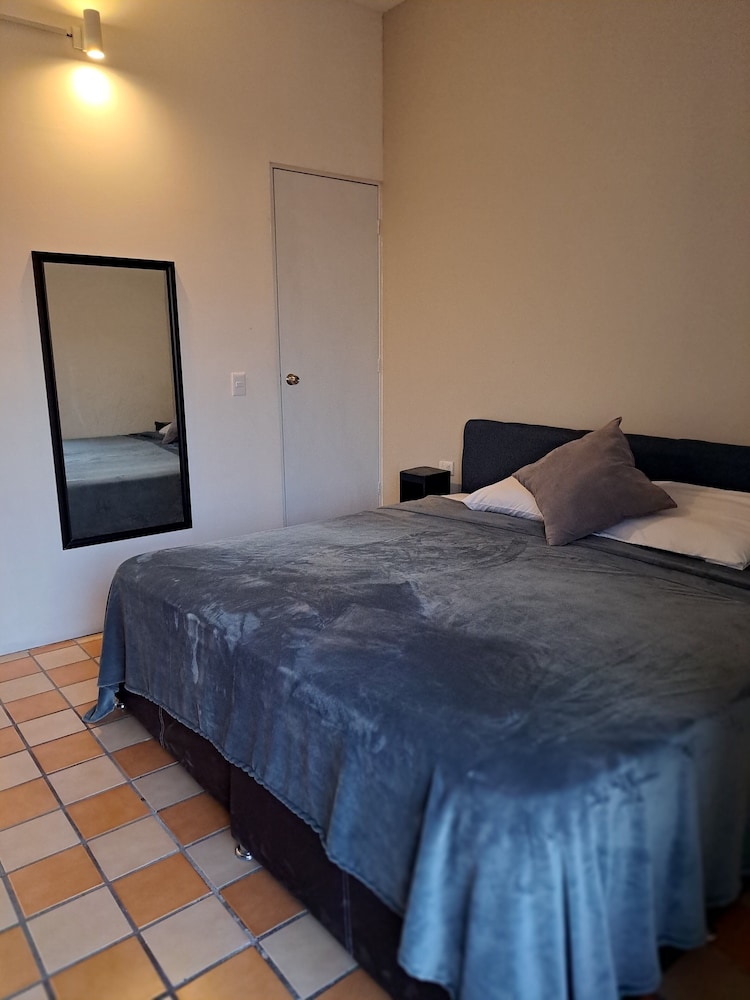 Deluxe Room, 1 King Bed photo 1
